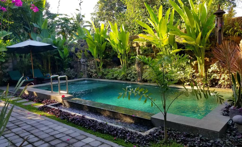 Couchsurfing And Hostels